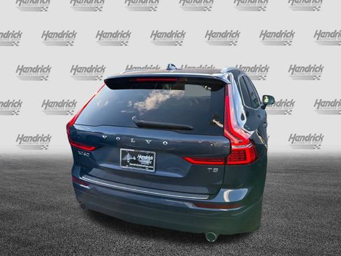 Used 2021 Volvo XC60 T5 Momentum w/ Premium Package image 11