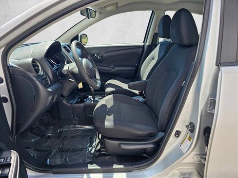Used 2013 Nissan Versa SV FWD image 19