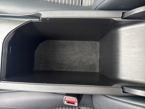 Used 2019 Toyota Camry SE w/ Sunroof Package image 24