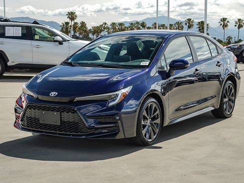 Used 2026 Toyota Corolla SE w/ SE Premium Package FWD image 3