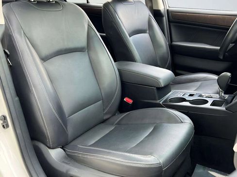 Used 2018 Subaru Outback 2.5i Limited AWD/4WD image 25