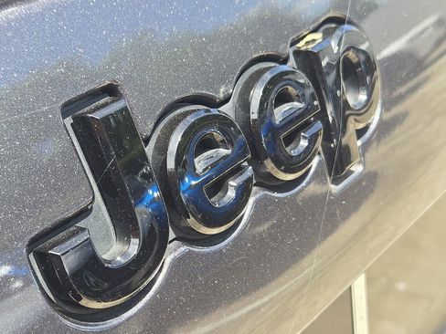 Used 2020 Jeep Cherokee Latitude Plus FWD image 15