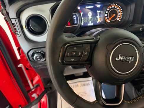 Used 2024 Jeep Gladiator Sport image 22