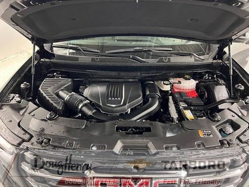 Used 2025 GMC Acadia Elevation FWD image 26