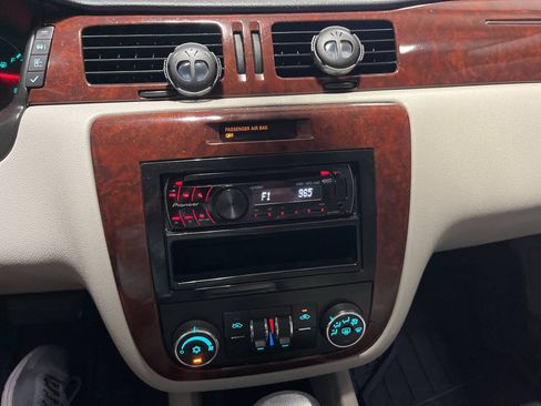 Used 2009 Chevrolet Impala LT FWD image 8