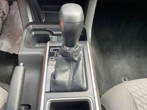 Used 2022 Toyota Tacoma SR5 w/ Technology Package image 22