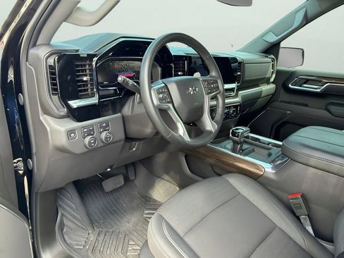 Used 2025 Chevrolet Silverado 1500 LT Trail Boss AWD/4WD image 6
