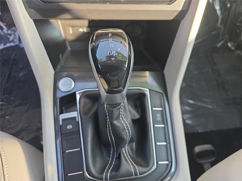 Used 2023 Volkswagen Tiguan SE FWD image 15