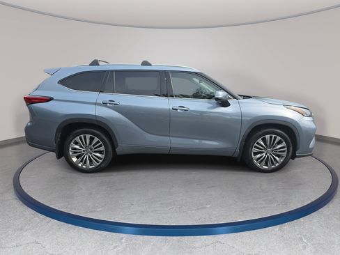 Used 2020 Toyota Highlander Platinum AWD/4WD image 4