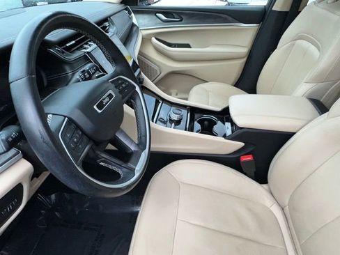 Used 2022 Jeep Grand Cherokee Limited image 12