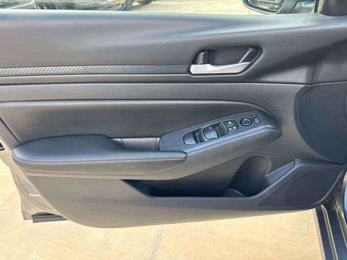 Used 2025 Nissan Altima 2.5 SV image 25