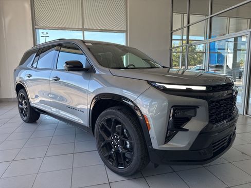 New 2026 Chevrolet Traverse RS w/ LPO, Floor Liner Package image 3