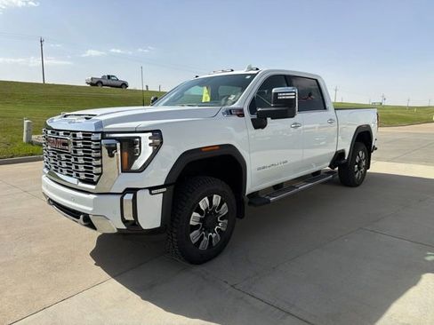Used 2025 GMC Sierra 3500 Denali w/ Technology Package AWD/4WD image 7