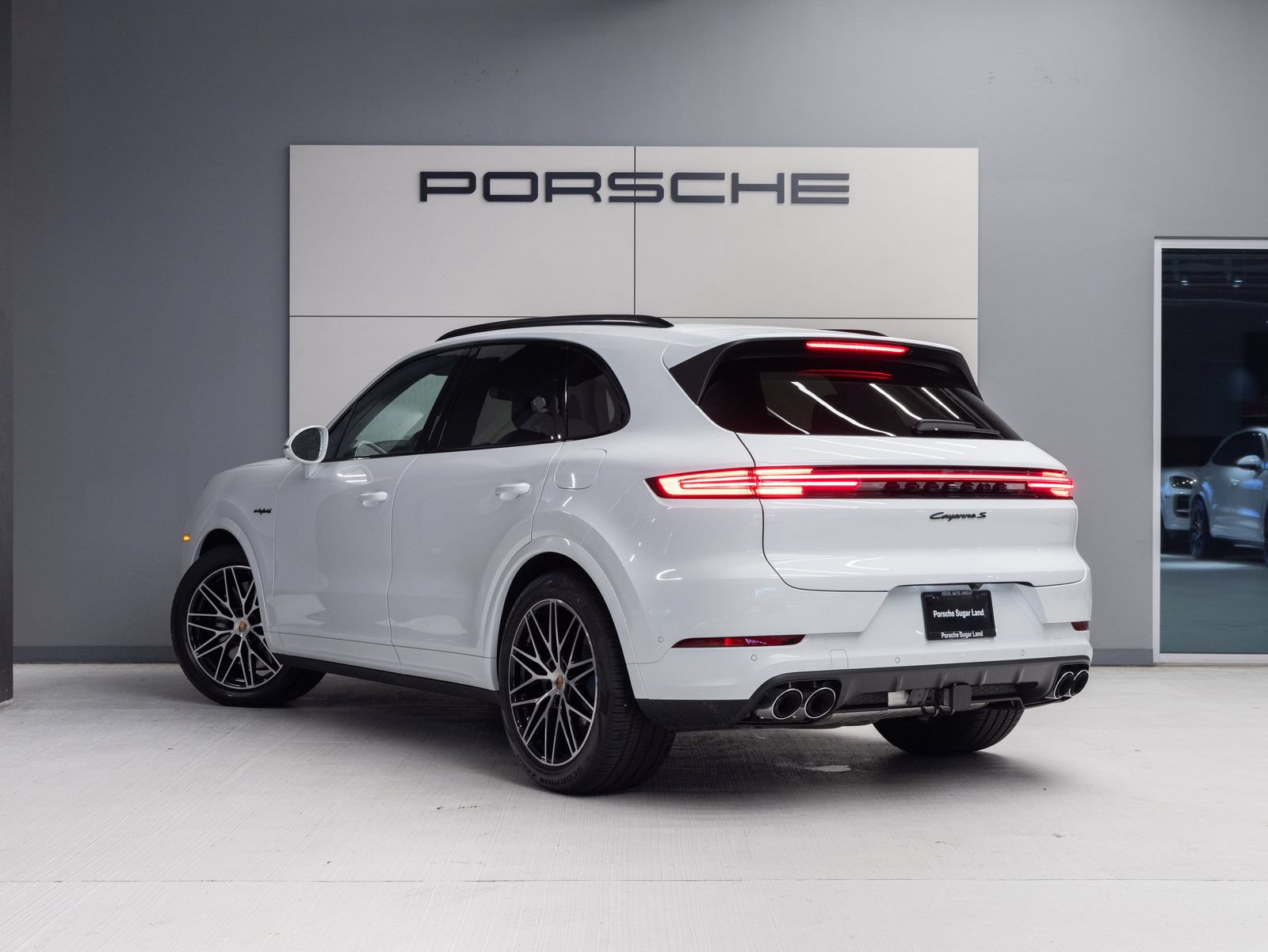 Used 2026 Porsche Cayenne S AWD/4WD image 3