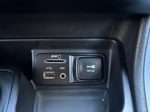 Used 2017 Jeep Cherokee Latitude w/ Comfort/Convenience Group image 38