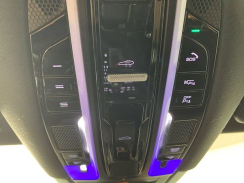 Used 2022 Porsche Cayenne AWD/4WD image 22
