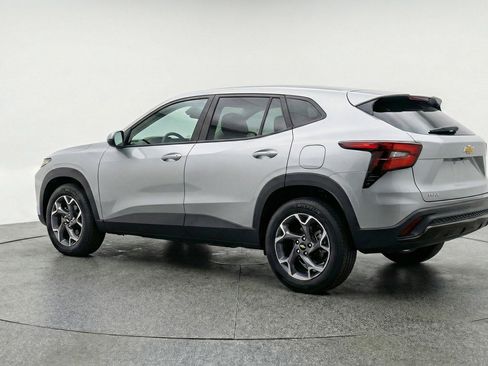 Used 2025 Chevrolet Trax LT FWD image 6