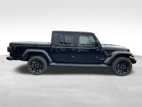 Used 2021 Jeep Gladiator Overland AWD/4WD image 6