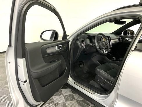 Certified 2023 Volvo XC40 B5 Ultimate w/ Protection Package Premier image 27