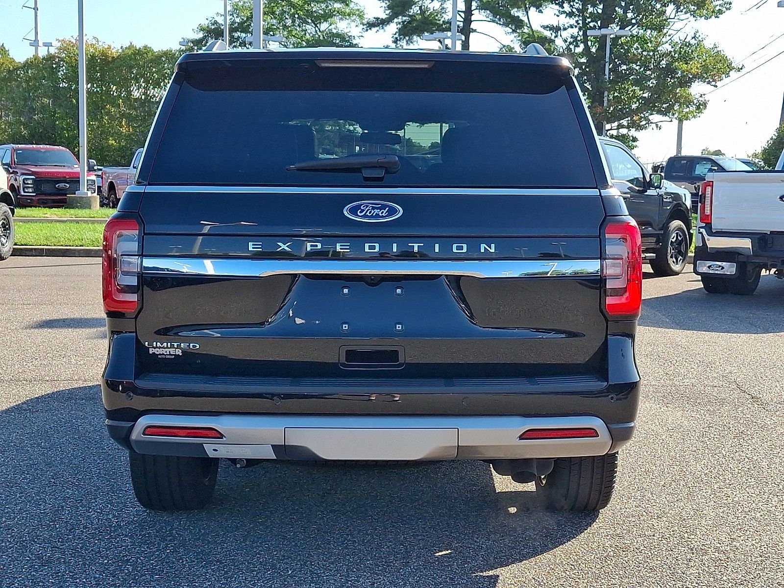 Used 2024 Ford Expedition Limited AWD/4WD image 9