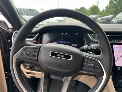 Used 2023 Jeep Grand Cherokee L Limited w/ Luxury Tech Group II AWD/4WD image 11