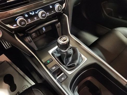 Used 2018 Honda Accord Sport image 16