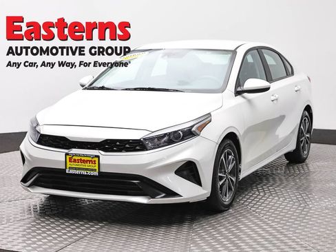 Used 2022 Kia Forte LXS FWD image 1