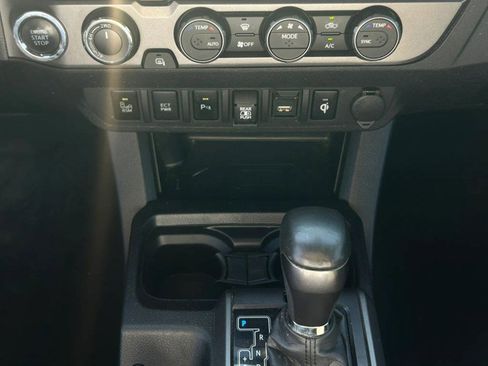 Used 2022 Toyota Tacoma TRD Sport w/ Technology Package image 11