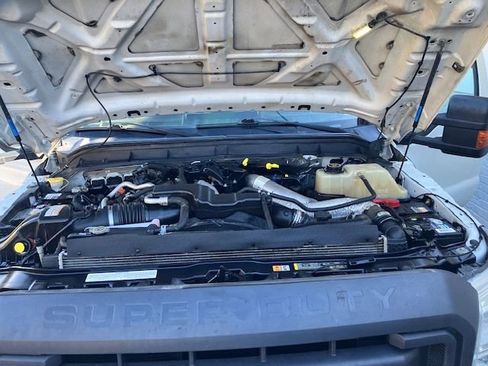 Used 2016 Ford F550 4x4 Crew Cab Super Duty image 10