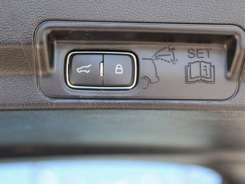Used 2022 Ford Explorer XLT RWD image 27