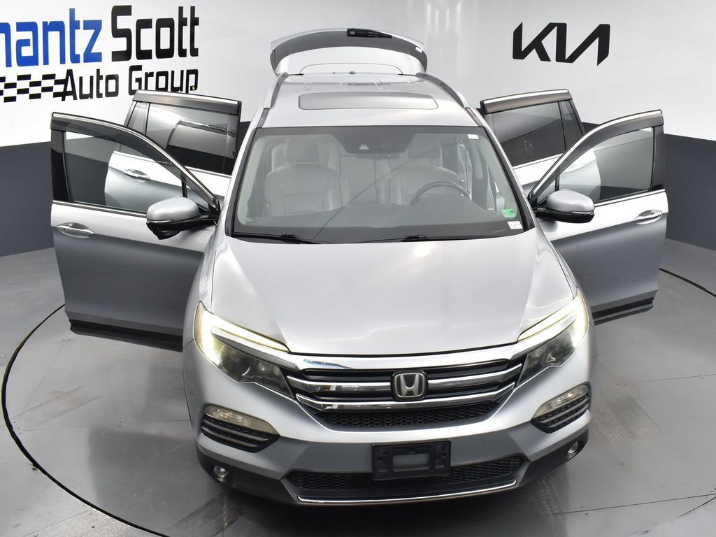 Used 2017 Honda Pilot Touring image 29