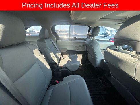 Used 2023 Toyota Sienna XLE w/ XLE Plus Package FWD image 5
