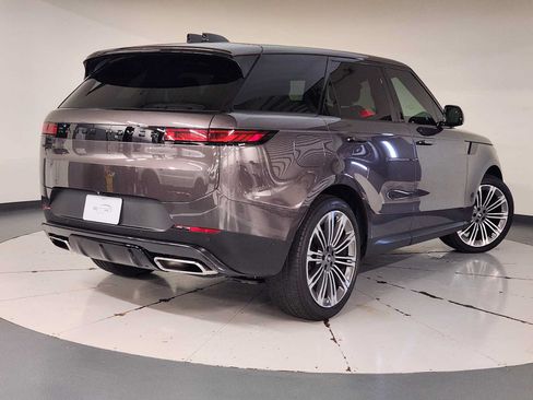 Used 2024 Land Rover Range Rover Sport SE AWD/4WD image 2