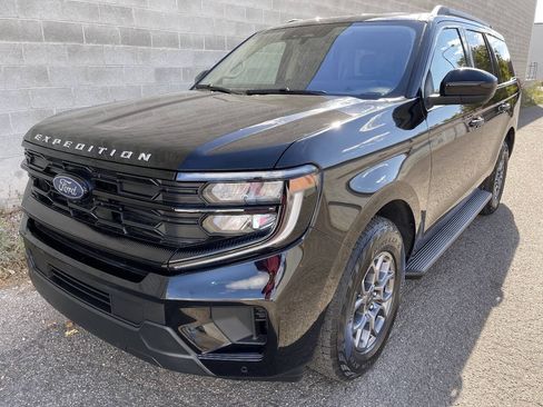 Used 2025 Ford Expedition Active AWD/4WD image 12
