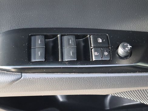 Used 2025 Toyota Camry SE image 14