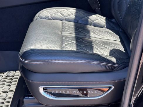 Used 2024 Jeep Grand Wagoneer Series III w/ Rear Seat Video Group 1 AWD/4WD image 18
