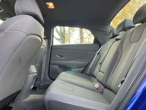 Used 2025 Hyundai Elantra SEL image 24