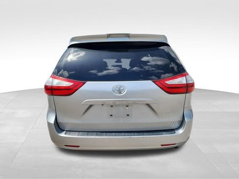 Used 2019 Toyota Sienna LE AWD/4WD image 8