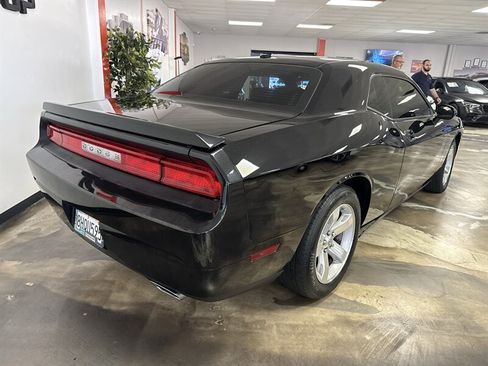 Used 2009 Dodge Challenger R/T RWD image 4