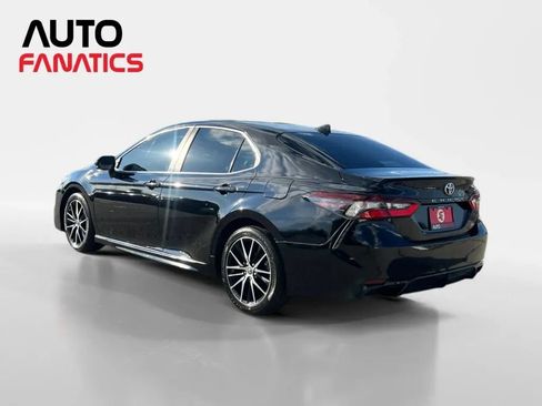 Used 2021 Toyota Camry SE FWD image 3