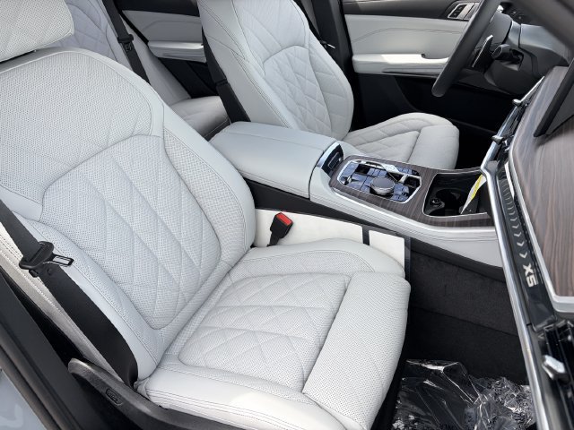 Used 2026 BMW X5 xDrive50e w/ M Sport Package AWD/4WD image 10