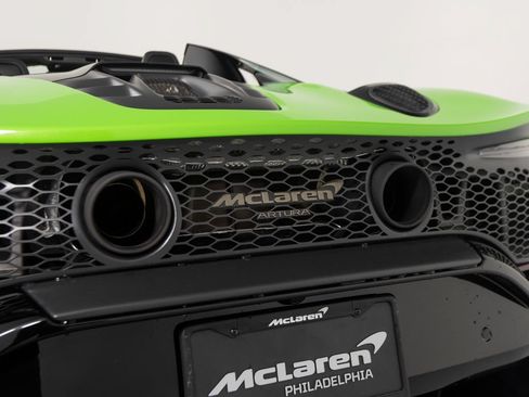 Used 2025 McLaren Artura Spider RWD image 38