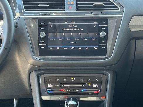 Used 2024 Volkswagen Tiguan SE image 23