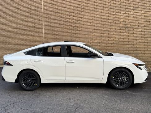 New 2026 Nissan Sentra SV w/ SV Convenience Package FWD image 5
