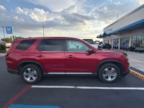 Used 2025 Honda Pilot EX-L image 5