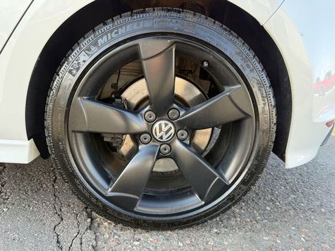 Used 2017 Volkswagen Golf R 4-Door AWD/4WD image 19