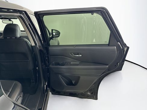 Used 2025 Nissan Pathfinder SL image 33