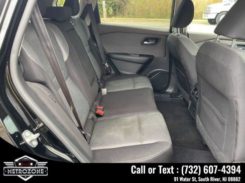 Used 2021 Nissan Rogue SV image 16