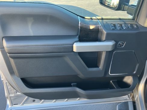 Used 2022 Ford F250 Lariat w/ Chrome Package image 12