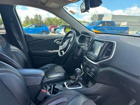 Used 2016 Jeep Cherokee Trailhawk w/ Cold Weather Group AWD/4WD image 7